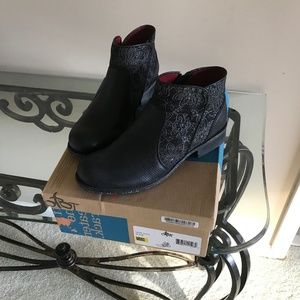 OTBT black short boot